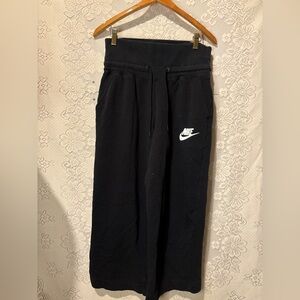 Women Nike wide leg sweatpants